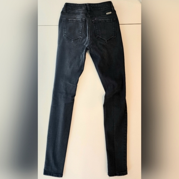 Buckle  - Distressed Ankle Skinny Jeans - Kancan Signature - Picture 9 of 9
